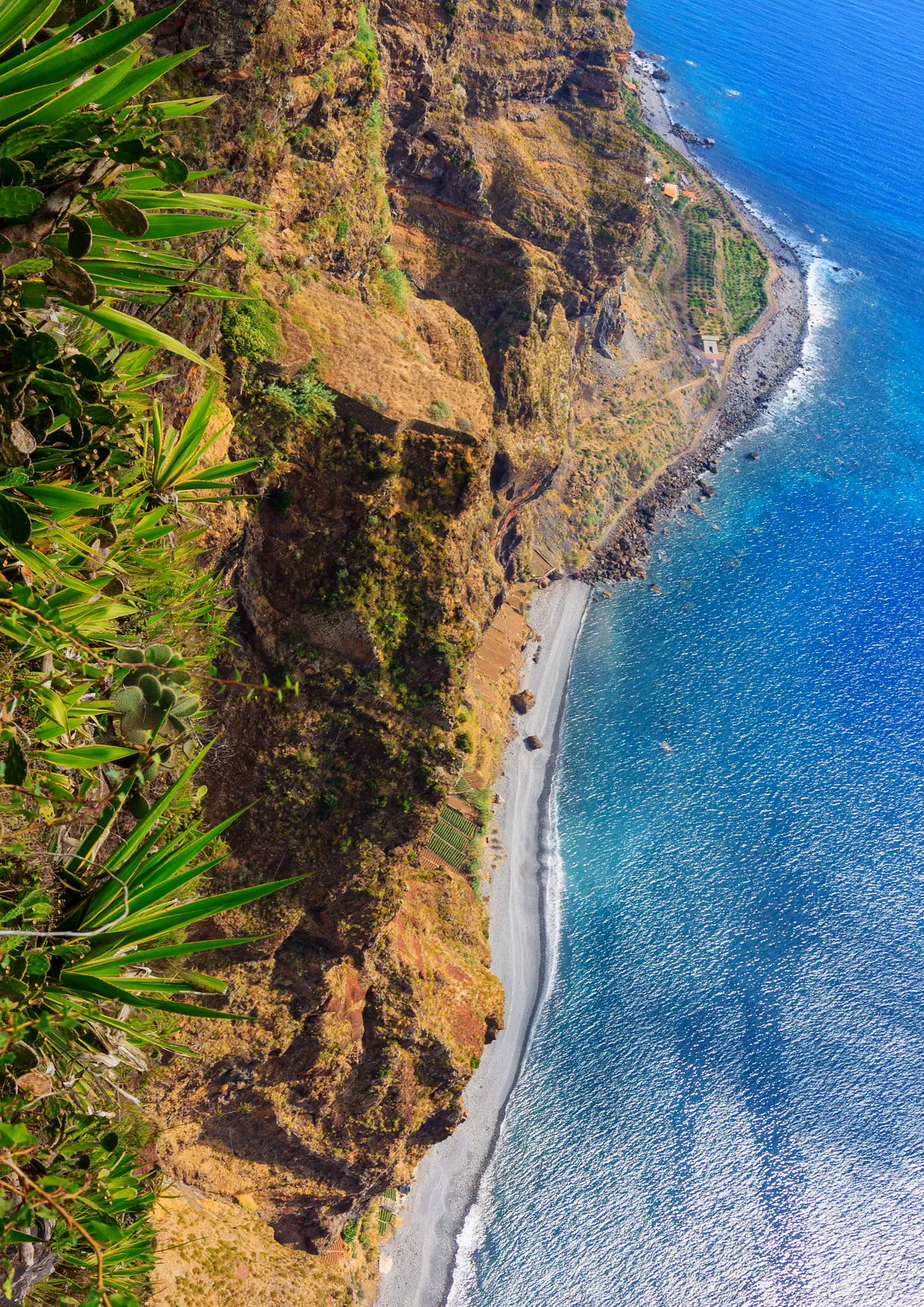 cabo-girão-sea